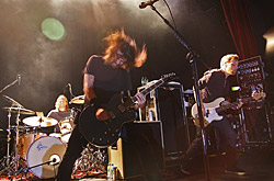 foofighters110228-melchior_026_250x165