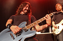 foofighters110228-melchior_040_250x165