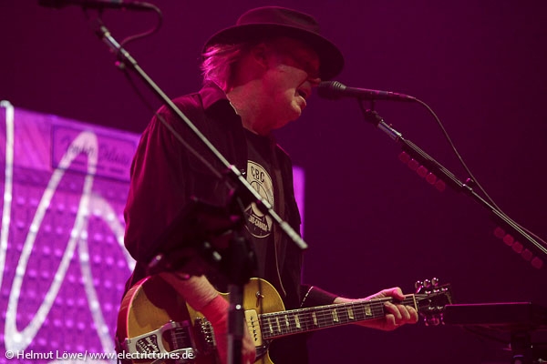 neilyoung130712_hl-18