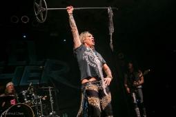 steelpanther191109_hl-2250