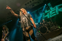 steelpanther191109_hl-2375
