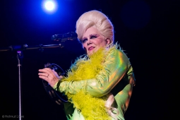 b-52s190626_hl_800-8922