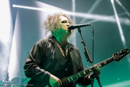thecure161110_hl-20
