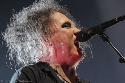 thecure161110_hl-33
