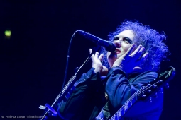 thecure161110_hl-37