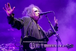 thecure161110_hl-41