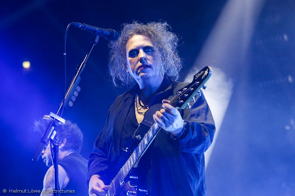 thecure161110_hl-12