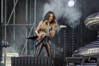 Kiki Wong, Gitarristin der Smashing Pumpkins