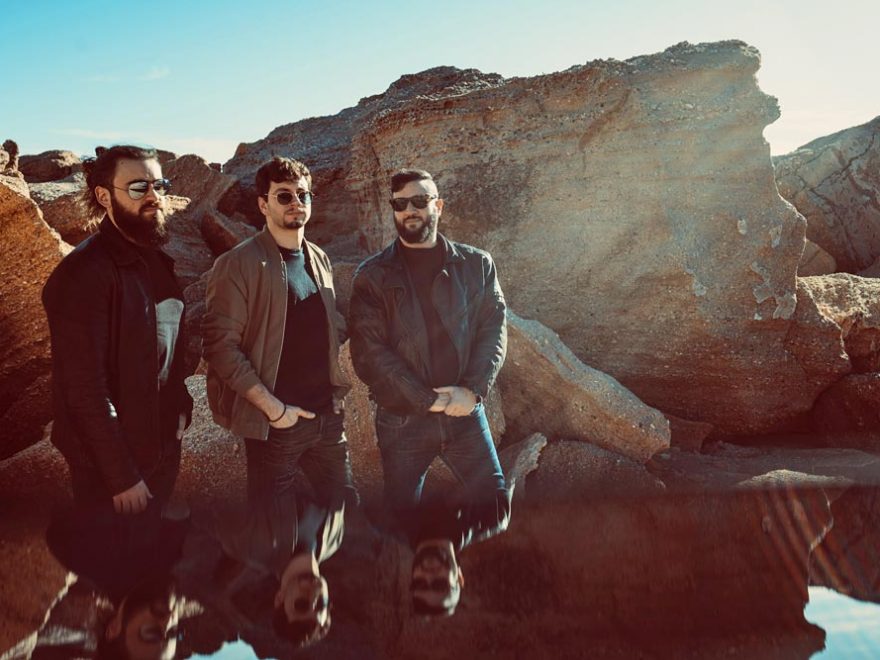 Die drei Musiker der griechichen Rock- und Metalband Khirki