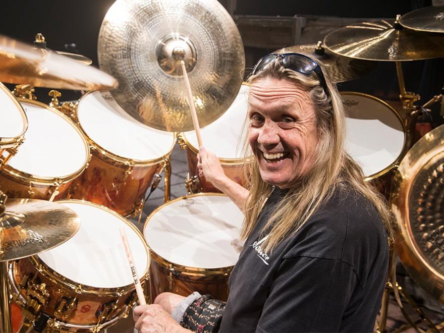 Iron-Maiden-Schlagzeuger Nicko McBrain an den Drums